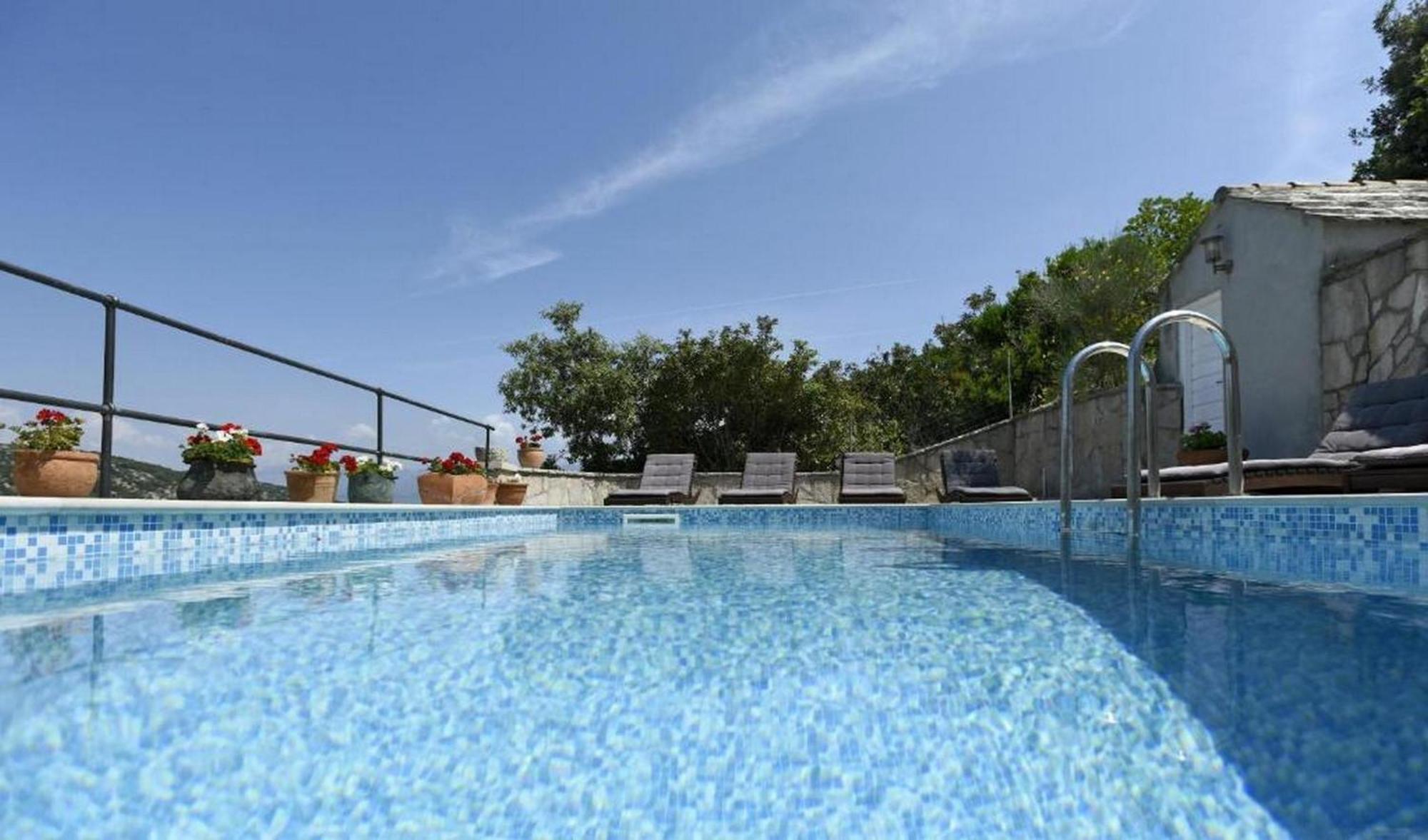Stone Dalmatian House Modern, Stylish With Pool Holiday home *